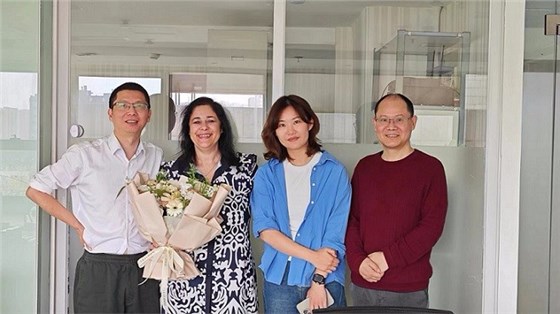 熱烈歡迎艾思捷意大利公司股東SARA到中國(guó)區(qū)開(kāi)年度戰(zhàn)略會(huì)議 (2).jpg