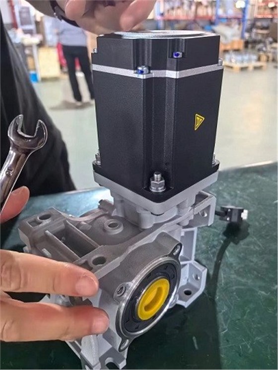 伺服電機減速機 艾思捷SJMRV090-15比蝸輪蝸桿減速機.jpg