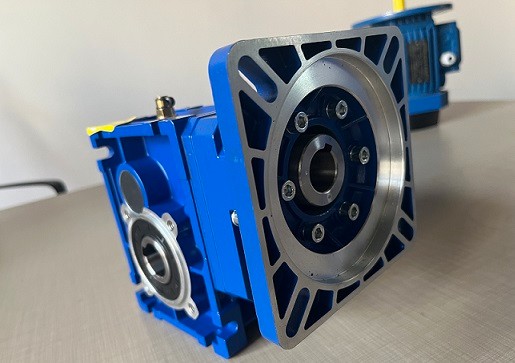 艾思捷技術(shù)教您蝸輪蝸桿減速機(jī)怎么選一款合適的伺服電機(jī)配套？ (3).jpg