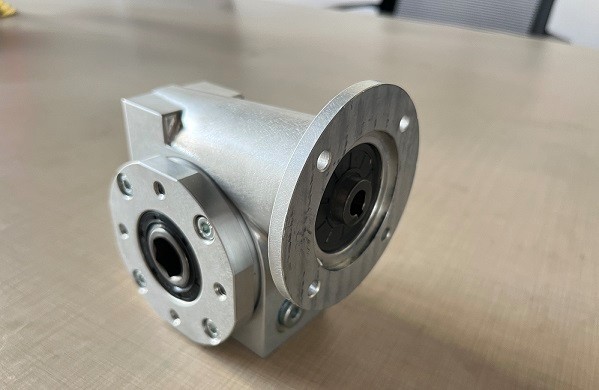 線體輸送、倍速鏈輸送線上用不銹鋼蝸輪蝸桿減速機 (3).jpg